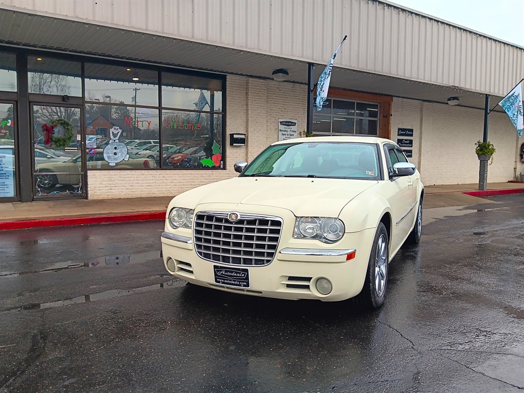 Chrysler 300's photo