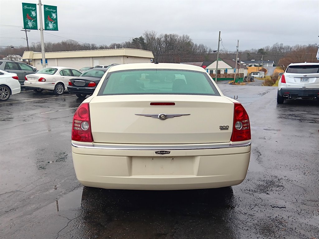 2008 Chrysler 300 Limited photo 3