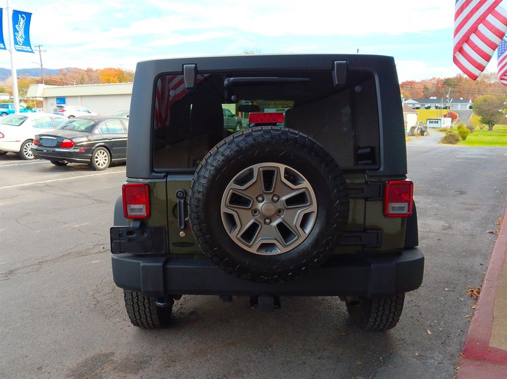 2015 Jeep Wrangler Unlimited Rubicon photo 3