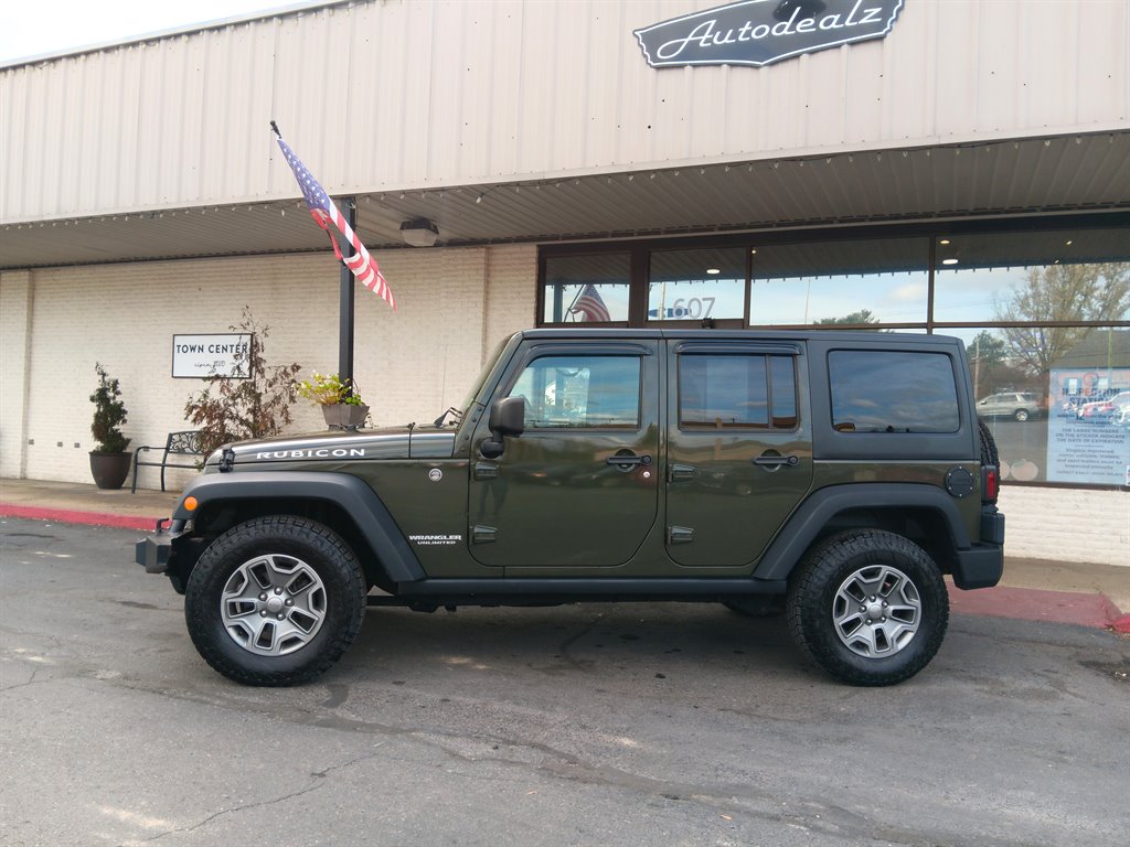 2015 Jeep Wrangler Unlimited Rubicon photo 2