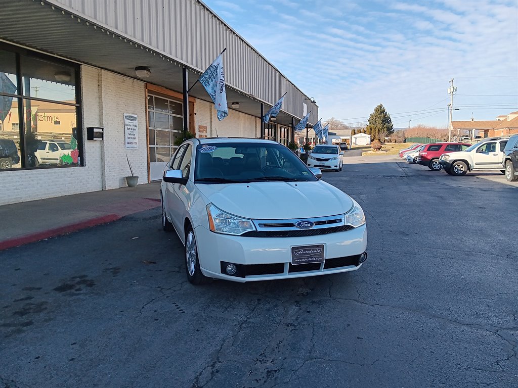 2011 Ford Focus SEL photo 4