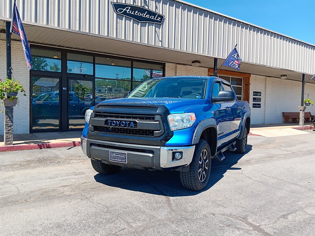 2016 Toyota Tundra SR5 5.7L 4WD Crew Max Short Bed's photo
